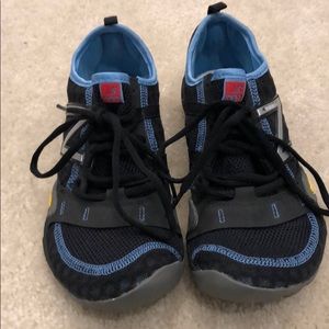 NWOTs New balance women’s vibrant sneakers size 8